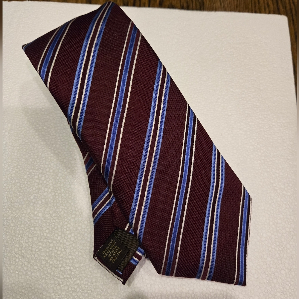 Tasso Elba100% Silk Maroon with Blue and White stripe Classic Neck Tie - EUC